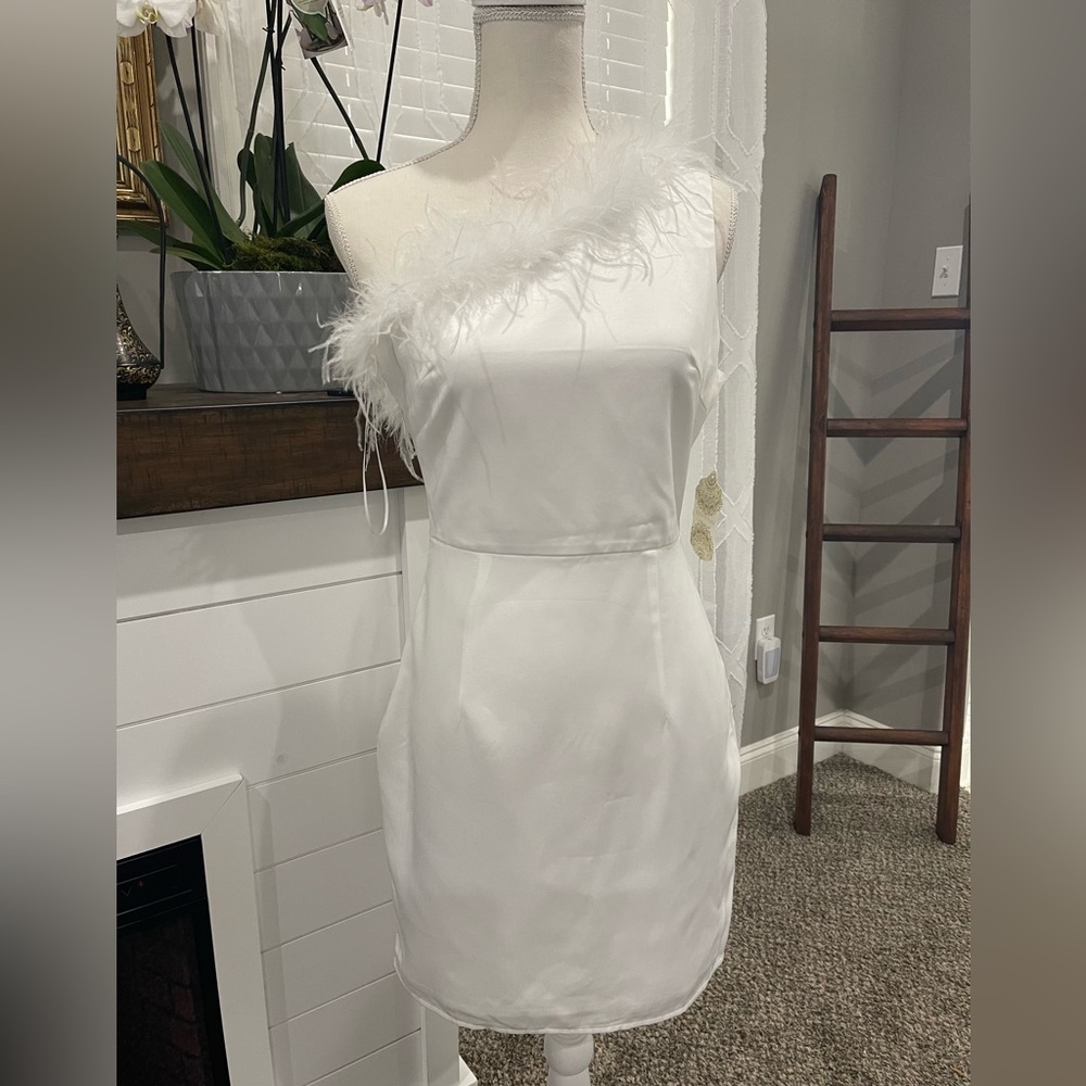 ✨✨Altar’d Women's (Above the Knee) White Dress✨✨